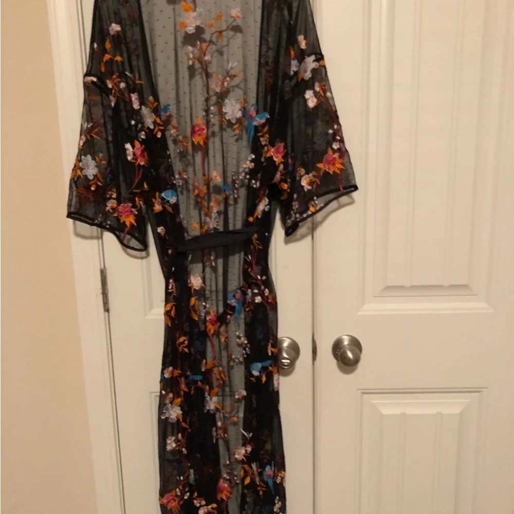 Beautiful Embroidered Robe - Picture 4 of 8